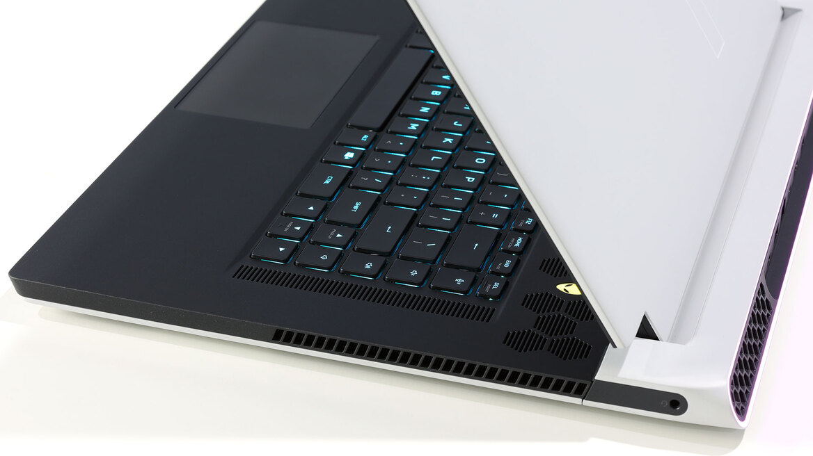 Alienware x17 R2 Review: An Alder Lake-H And RTX 3080 Ti Gaming Battleship