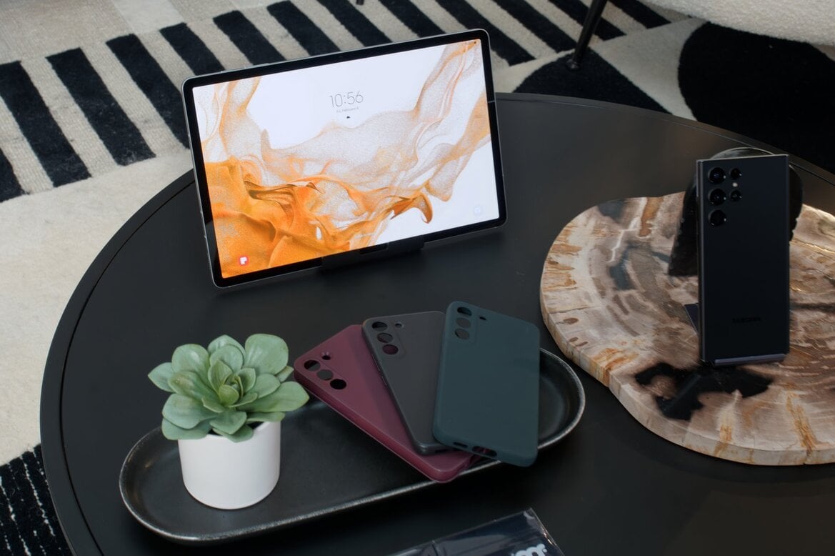 Unpacking Samsung's Hot New Galaxy S22 And Tab S8 Flagships, A Hands-On First Look
