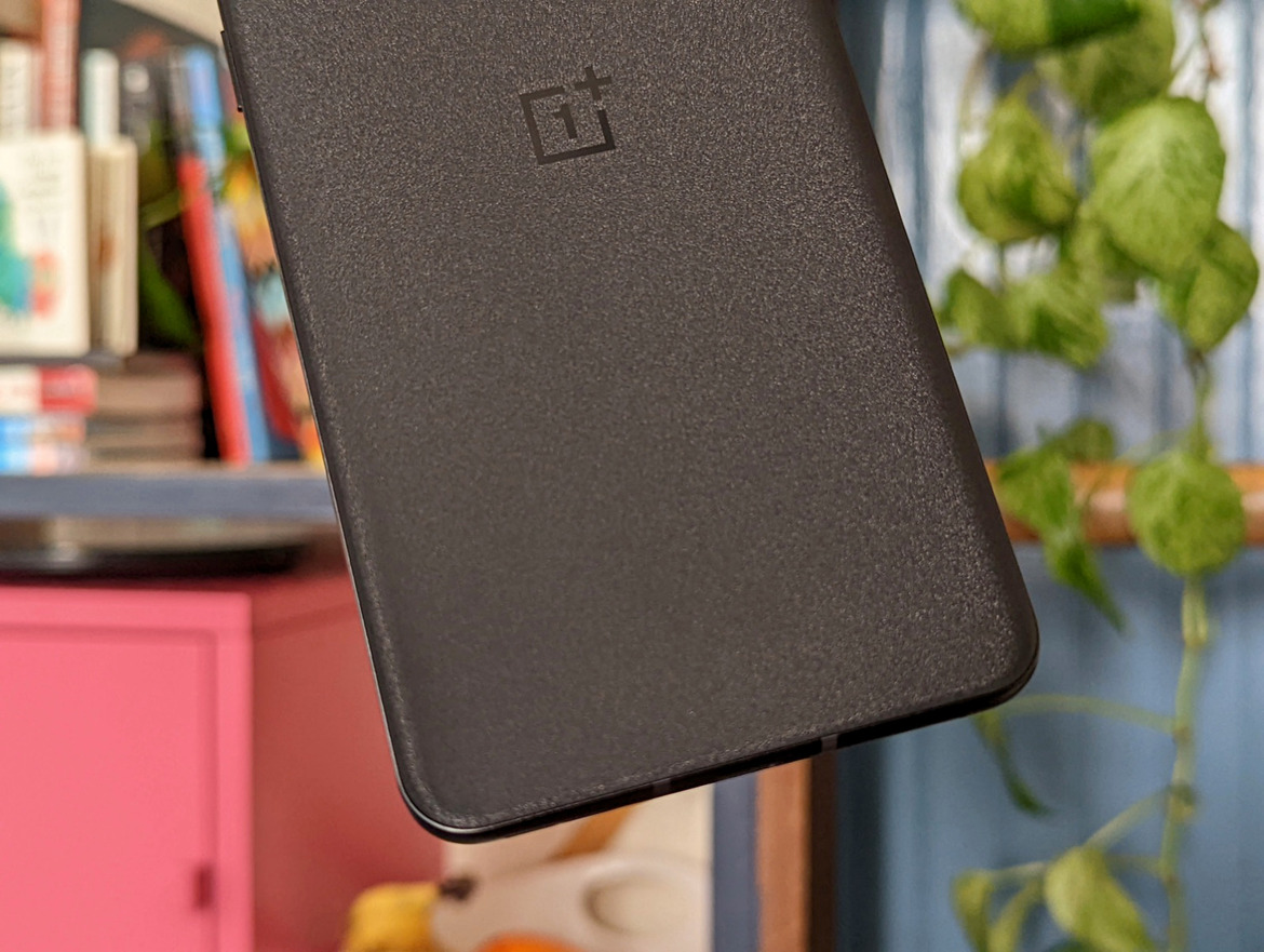 OnePlus 10 Pro Review: A Solid Android Flagship With Innovative Cameras