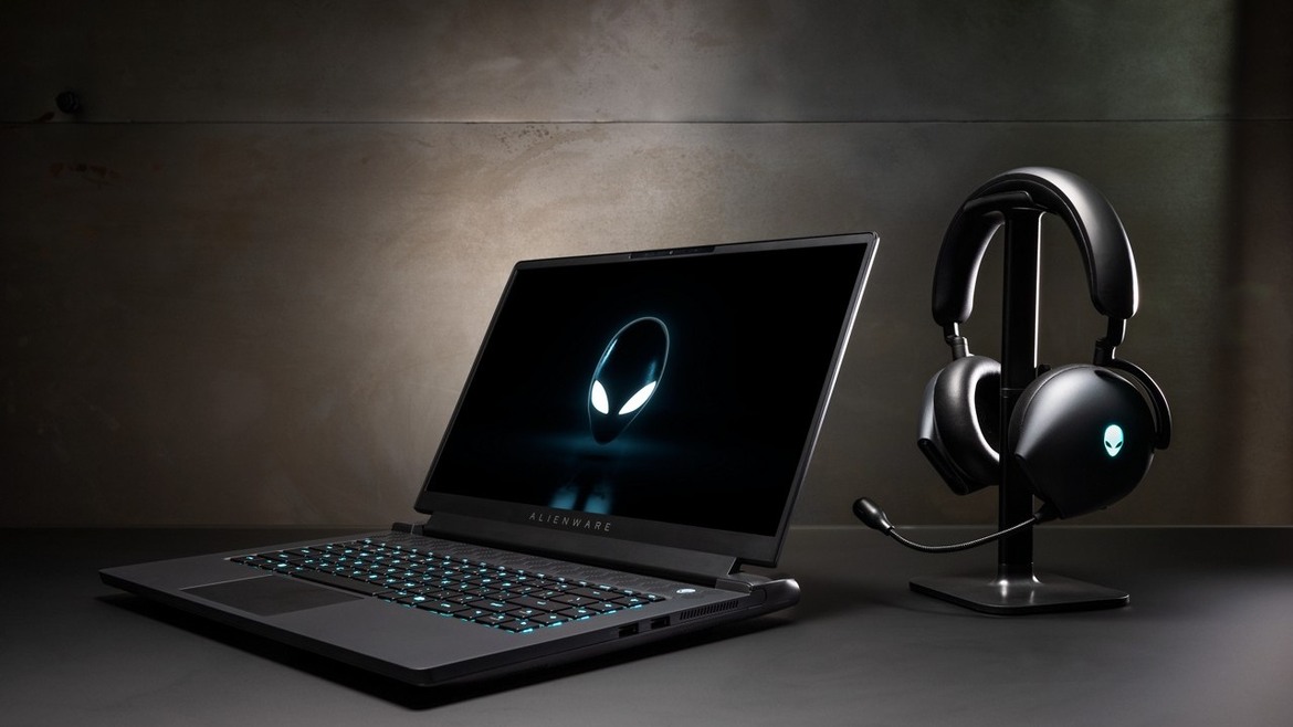 Alienware m17 R5 Review: AMD Advantage Gaming Laptop Shines