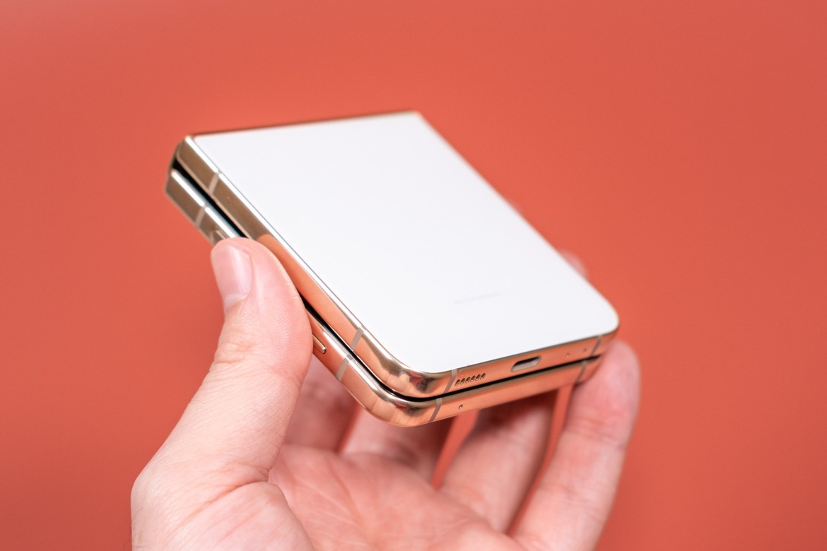 Samsung Galaxy Z Flip 4 Review: A Fun Fashionable Foldable