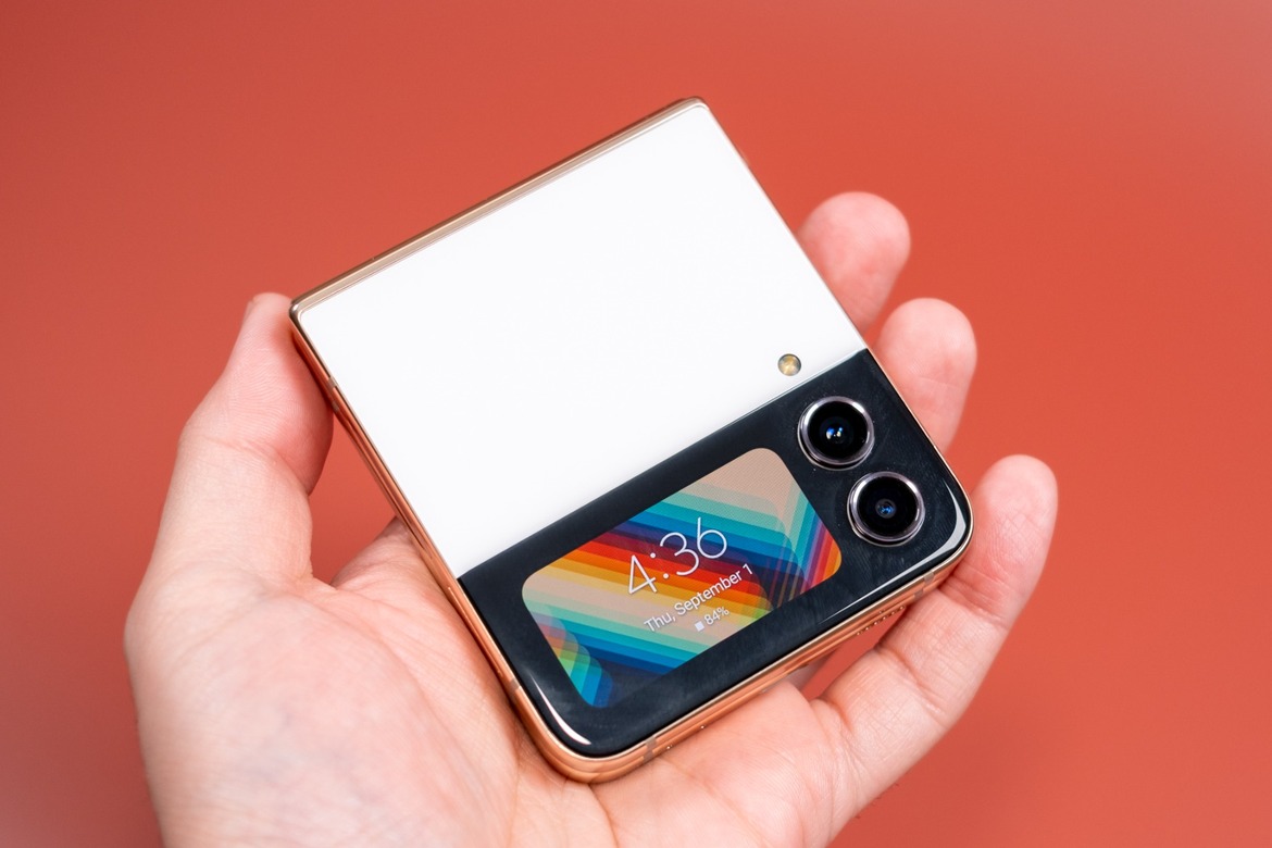 Samsung Galaxy Z Flip 4 Review: A Fun Fashionable Foldable