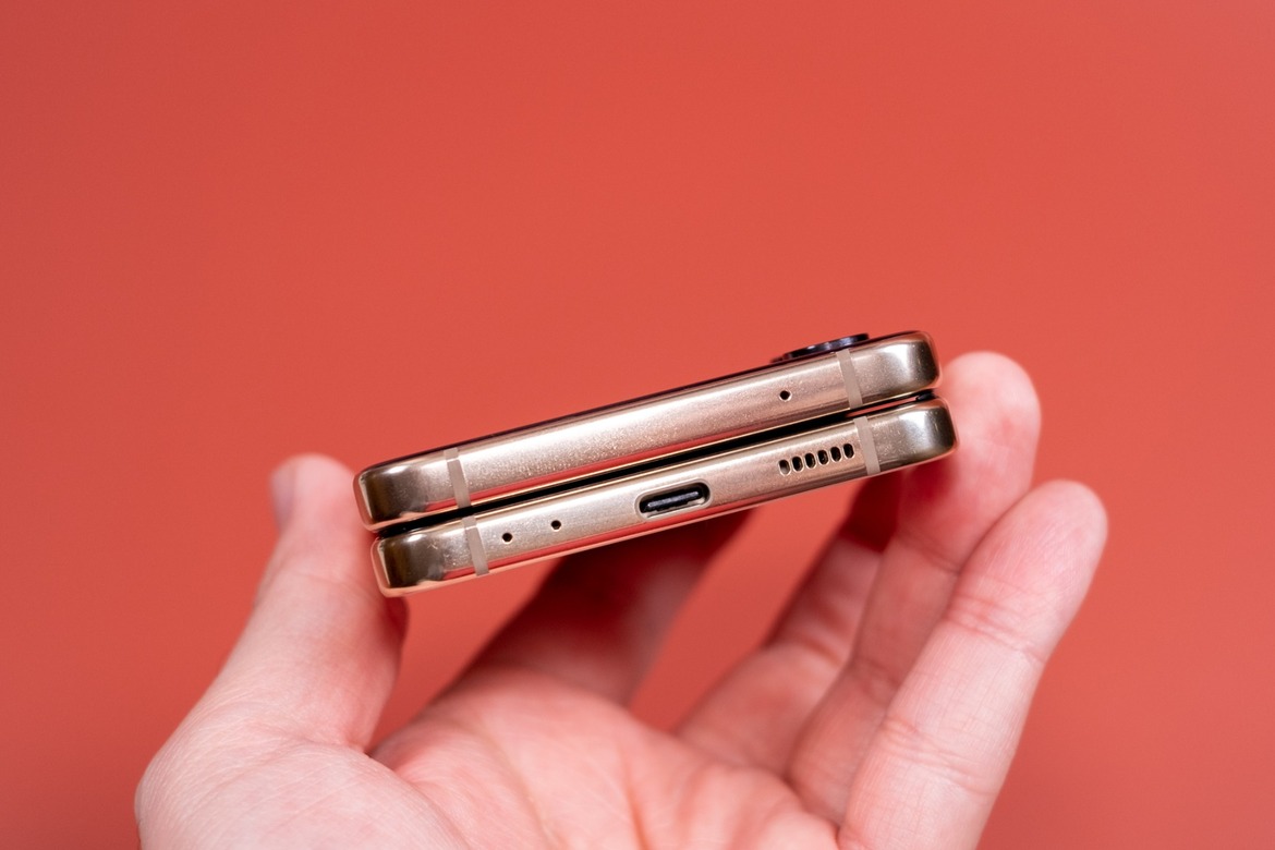 Samsung Galaxy Z Flip 4 Review: A Fun Fashionable Foldable