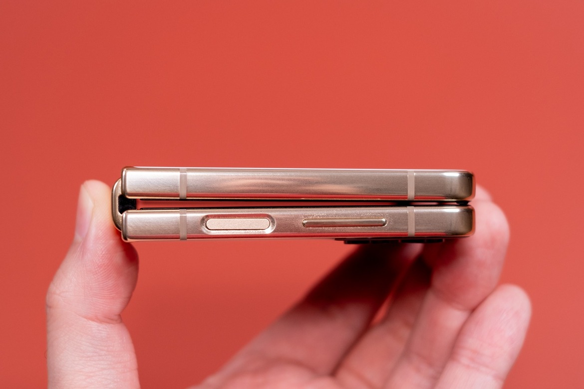 Samsung Galaxy Z Flip 4 Review: A Fun Fashionable Foldable