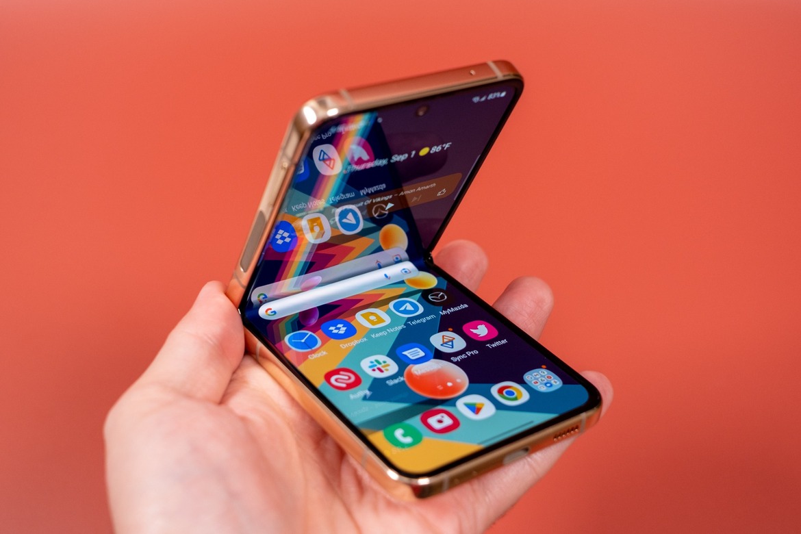 Samsung Galaxy Z Flip 4 Review: A Fun Fashionable Foldable