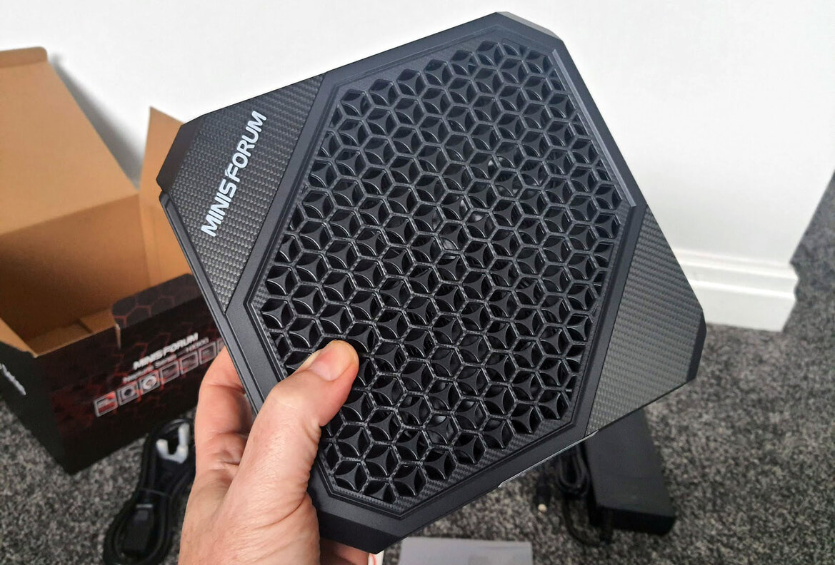 Minisforum HX90G Mini Gaming PC Review: A Tiny All-AMD Titan