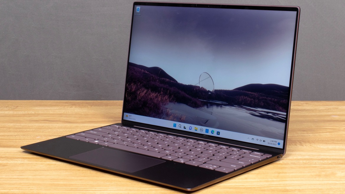 Dell XPS 13 9315 Laptop Review: Ultralight Battery Life Champ