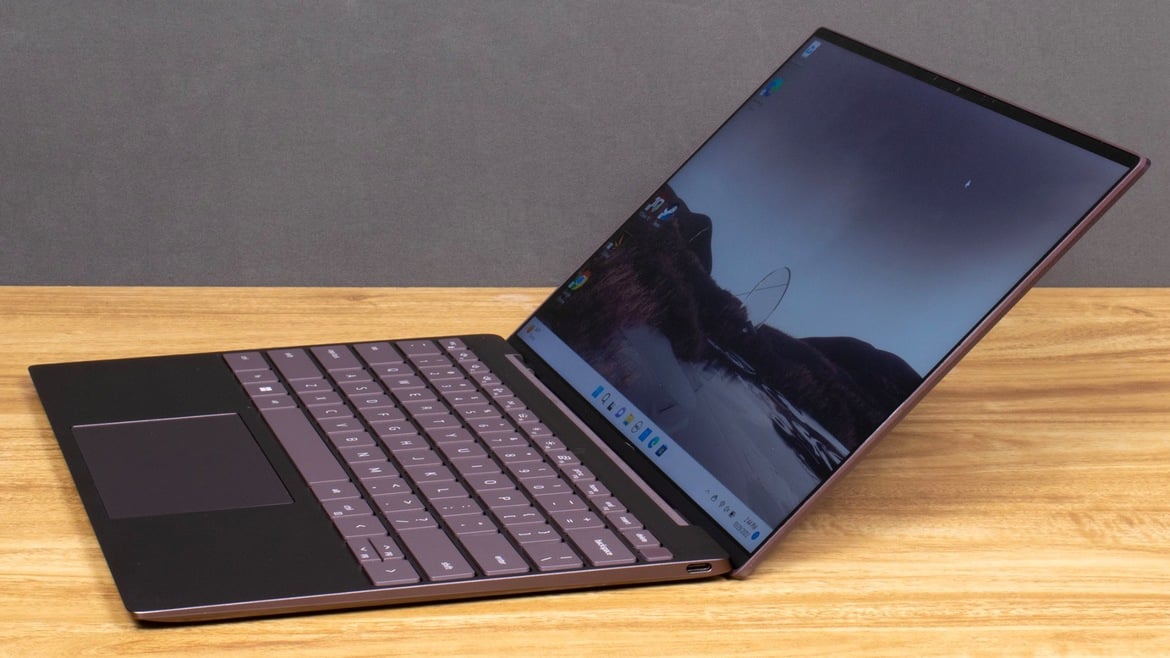 Dell XPS 13 9315 Laptop Review: Ultralight Battery Life Champ