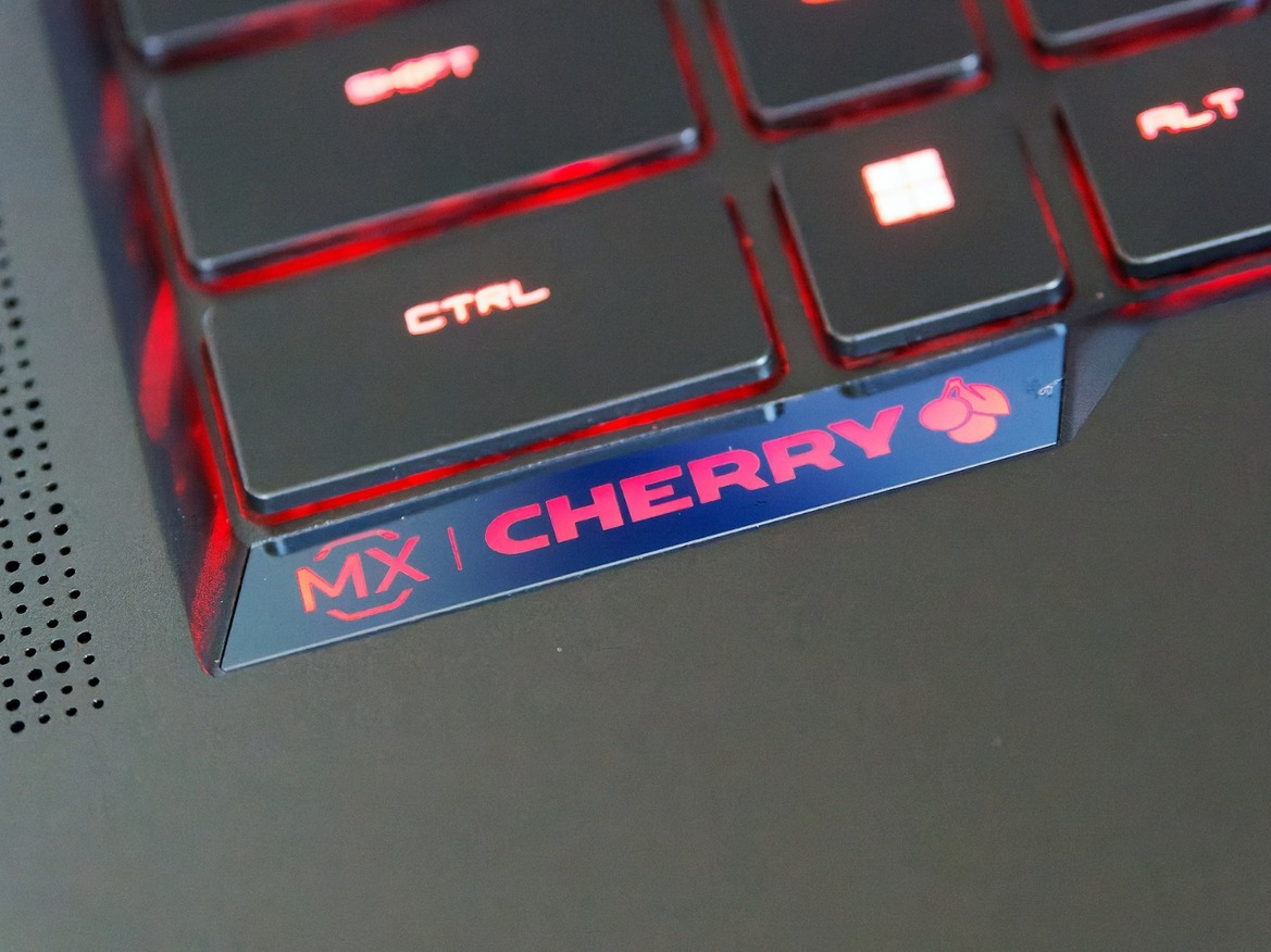 MSI GT77 Titan Gaming Laptop Review: Performance Supremacy
