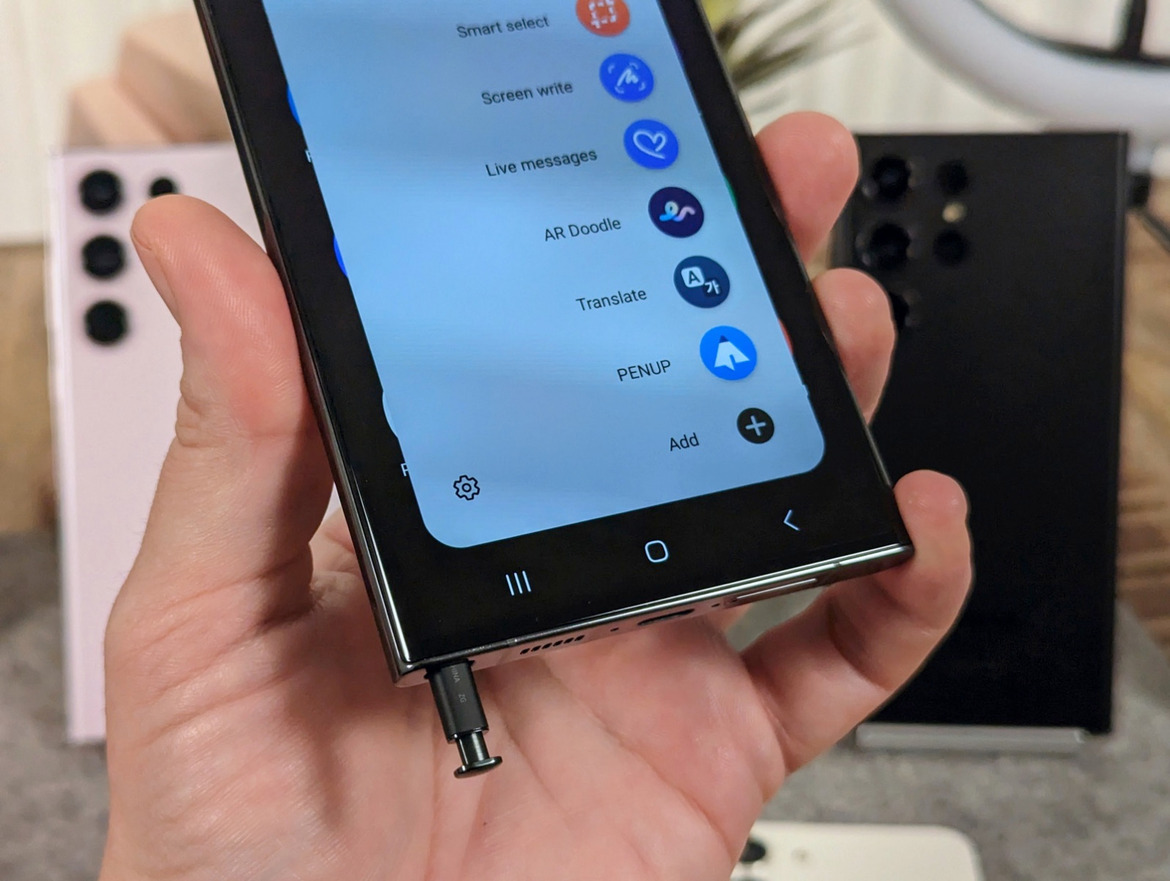 Samsung Galaxy S23 Series Hands-On: Familiar Phones, Custom Snapdragon Superpowers