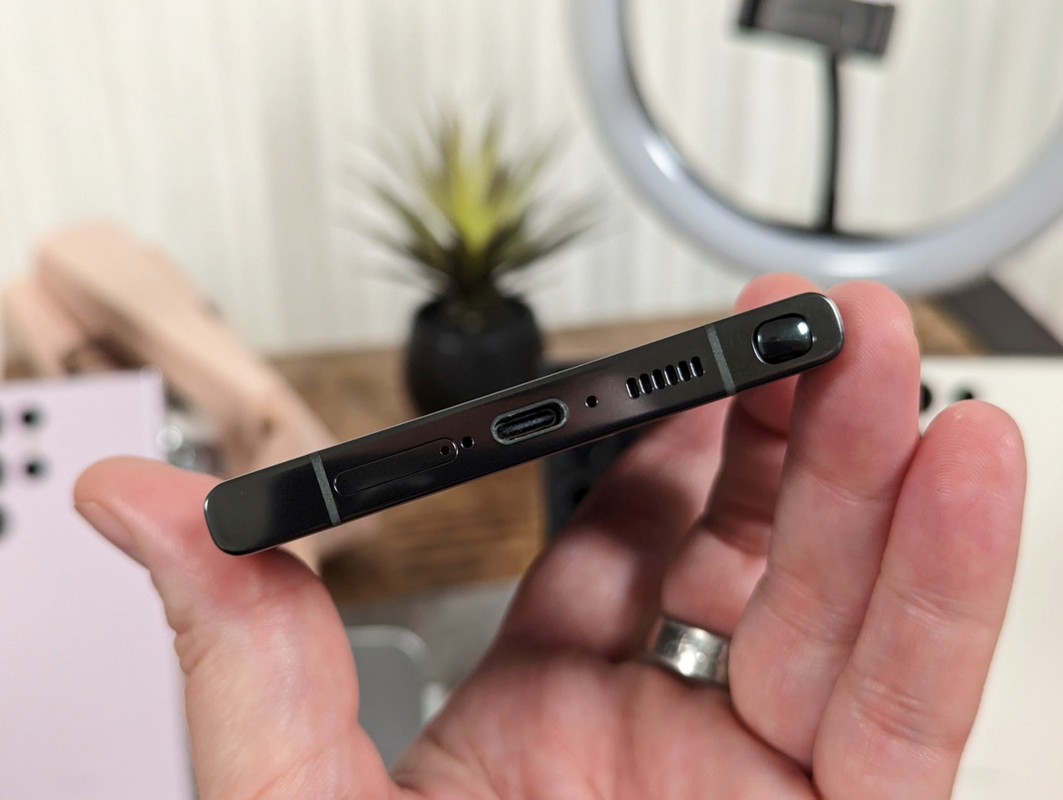 Samsung Galaxy S23 Series Hands-On: Familiar Phones, Custom Snapdragon Superpowers