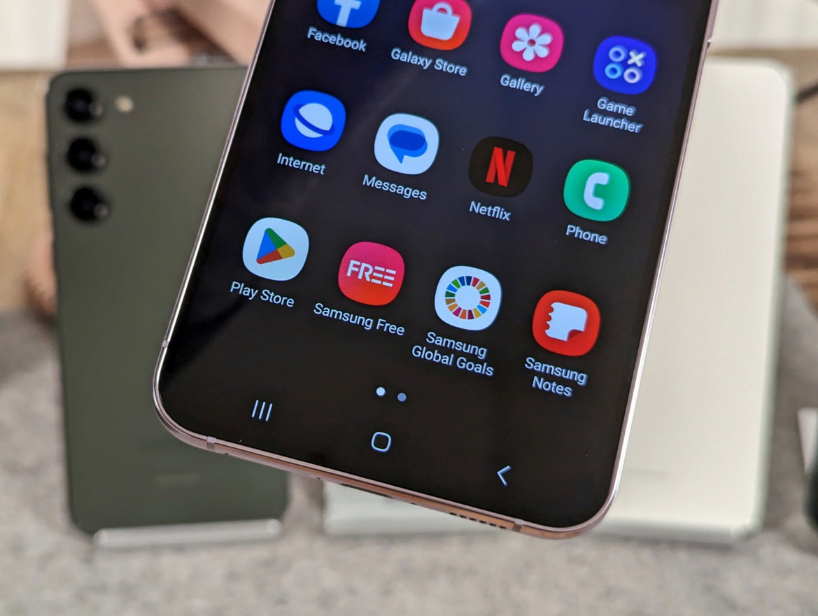 Samsung Galaxy S23 Series Hands-On: Familiar Phones, Custom Snapdragon Superpowers