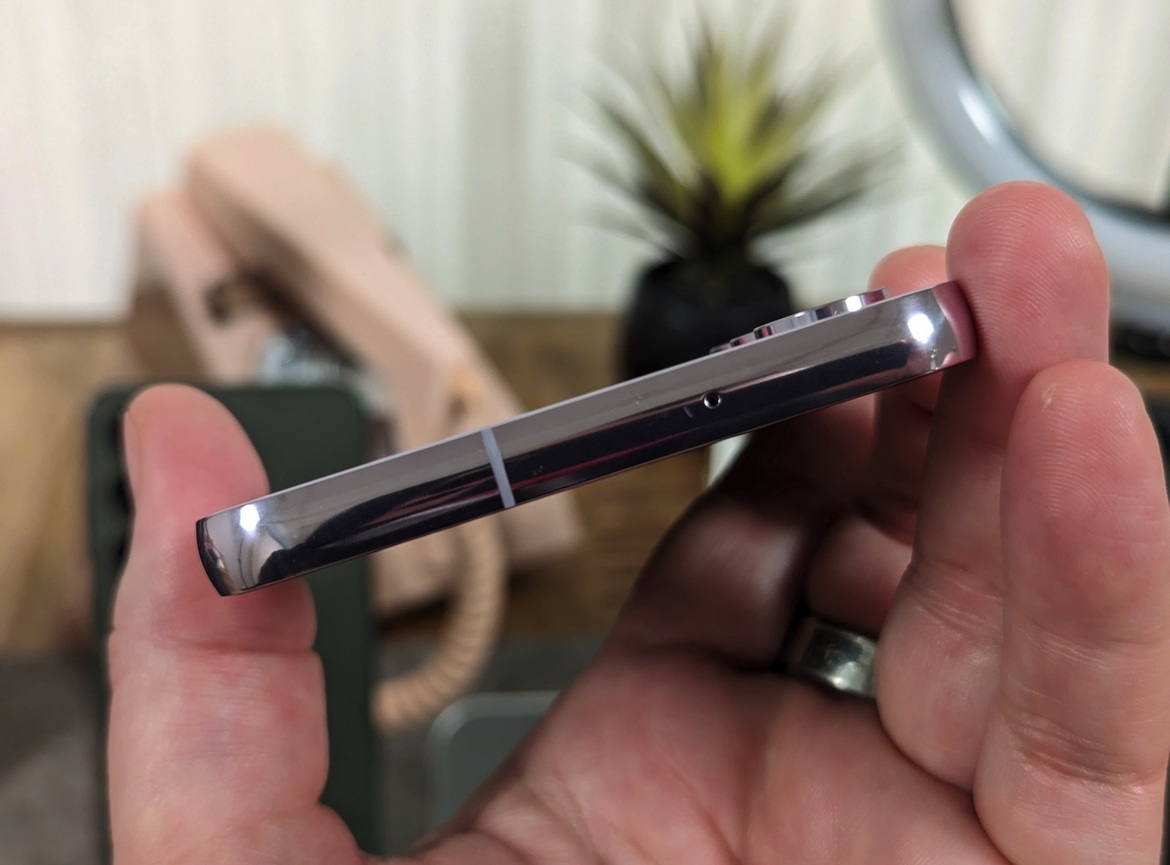 Samsung Galaxy S23 Series Hands-On: Familiar Phones, Custom Snapdragon Superpowers