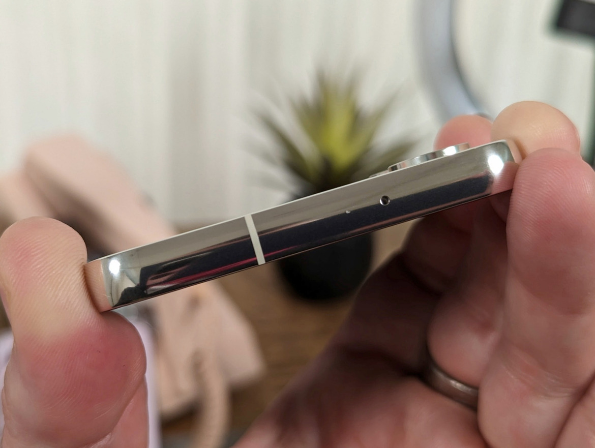 Samsung Galaxy S23 Series Hands-On: Familiar Phones, Custom Snapdragon Superpowers