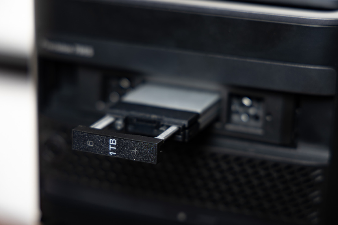 Dell Precision 7865 Workstation Review: Cool & Quiet 64-Core Powerhouse