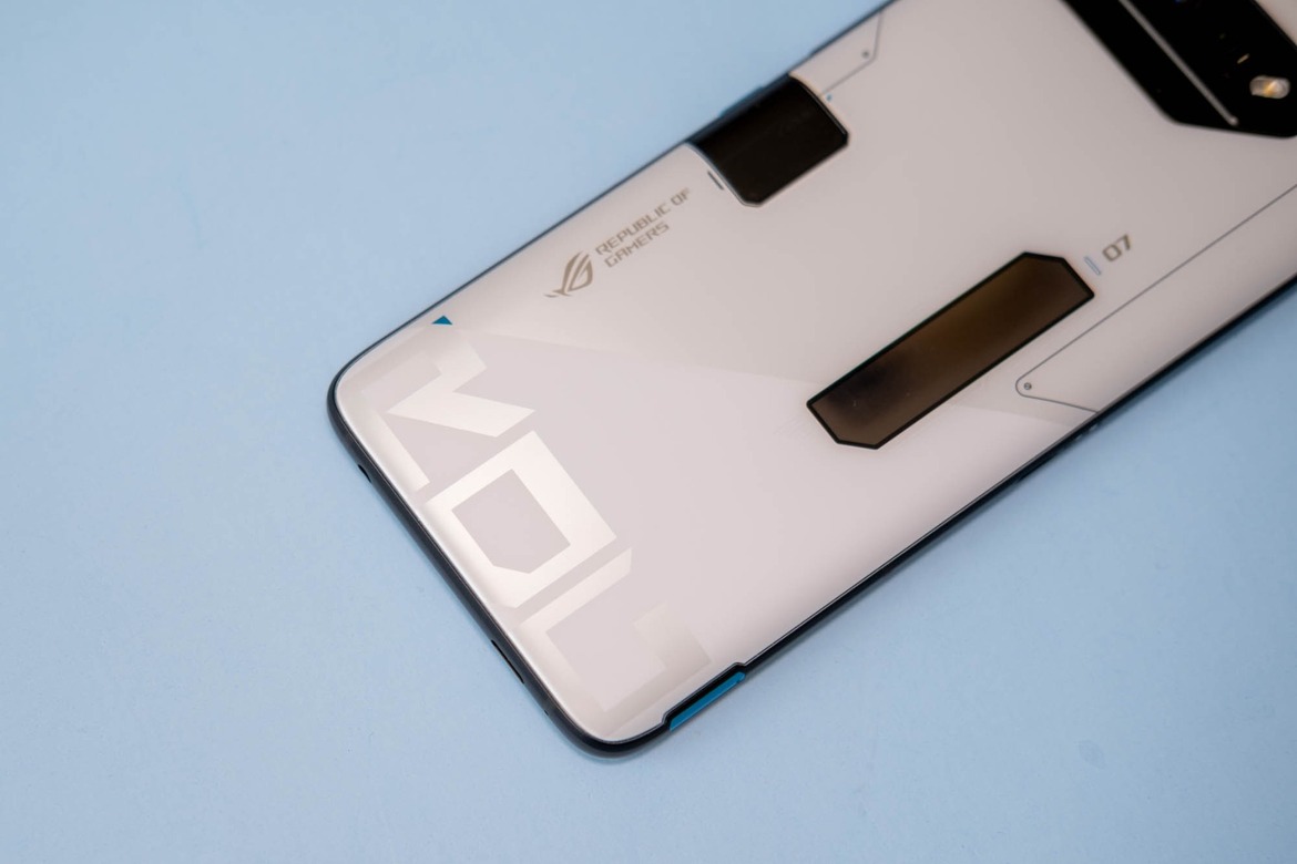 ASUS ROG Phone 7 Ultimate Review: A Mobile Gaming Powerhouse