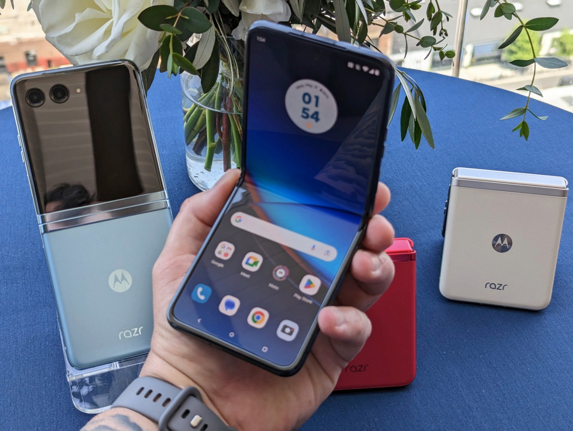Motorola Razr+ (2023) Review: The Folding Flip Phone, Reinvented