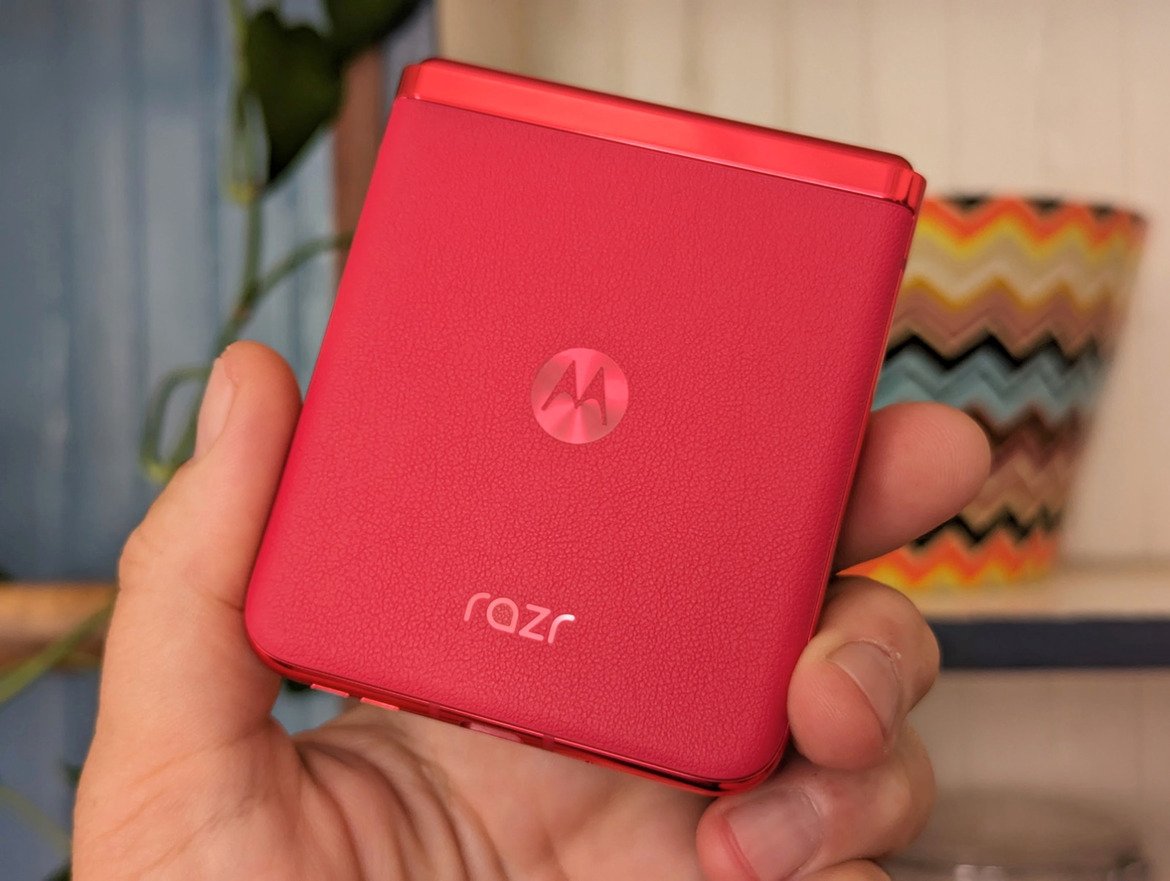 Motorola Razr+ (2023) Review: The Folding Flip Phone, Reinvented
