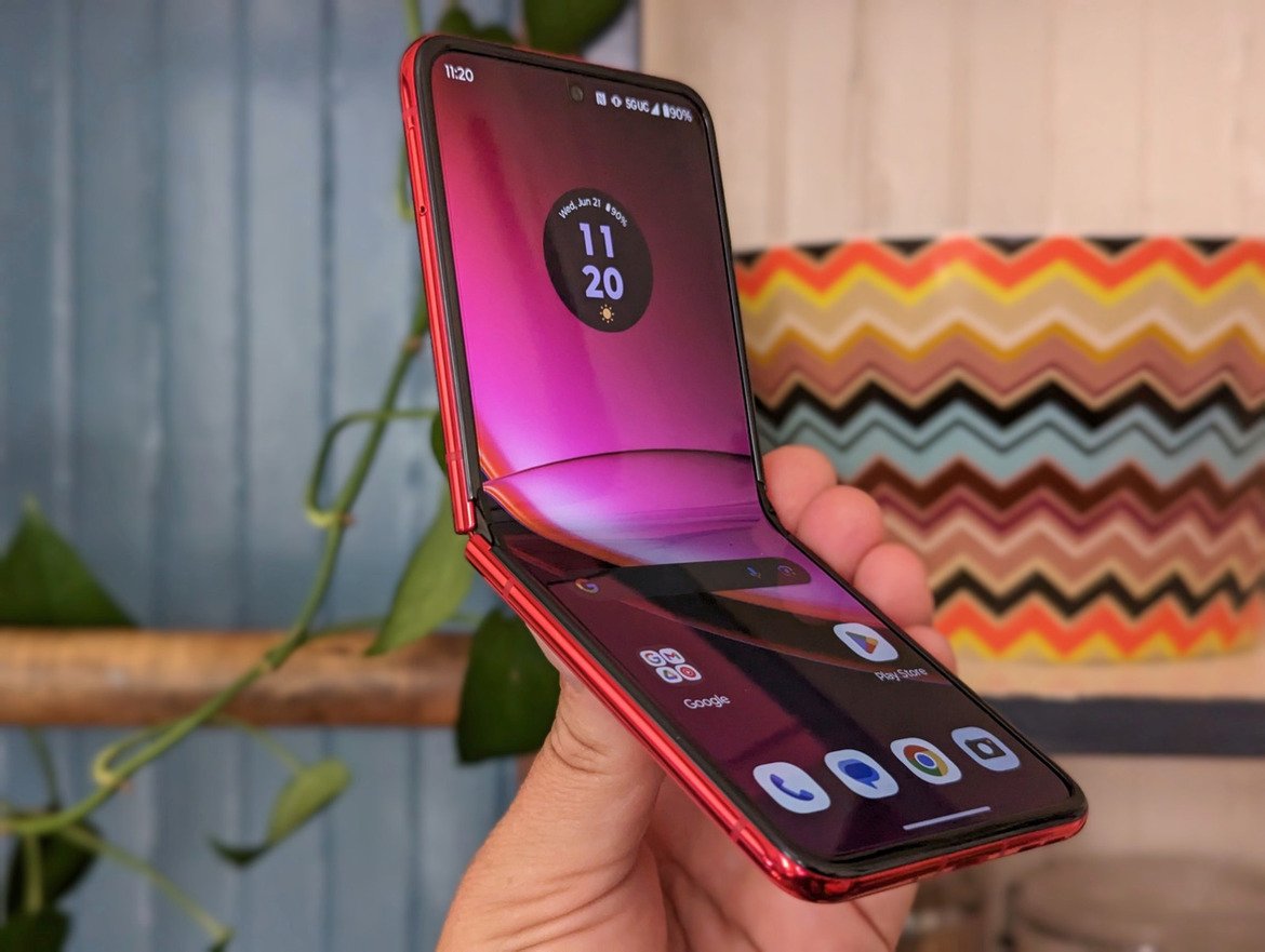 Motorola Razr+ (2023) Review: The Folding Flip Phone, Reinvented