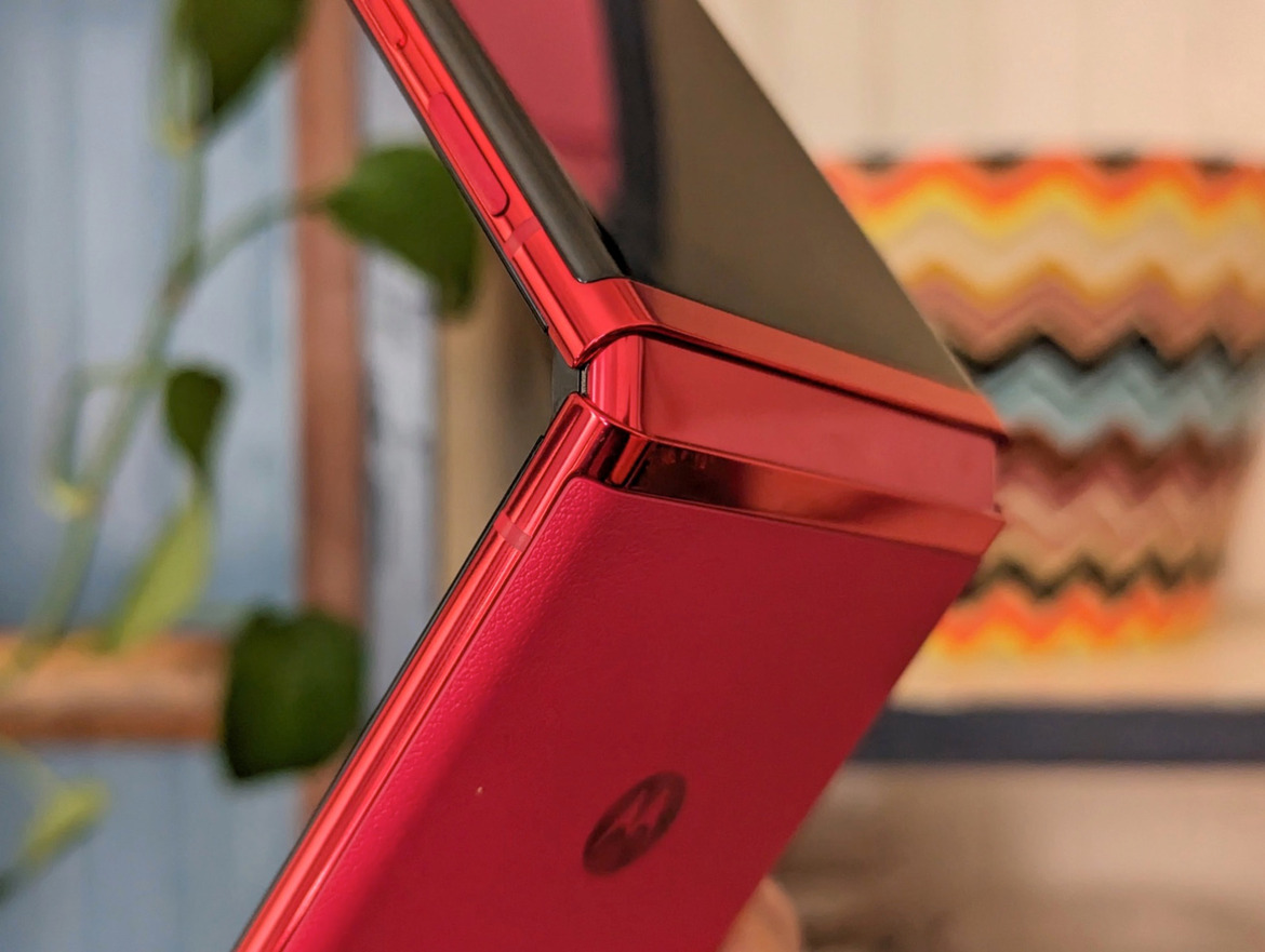 Motorola Razr+ (2023) Review: The Folding Flip Phone, Reinvented