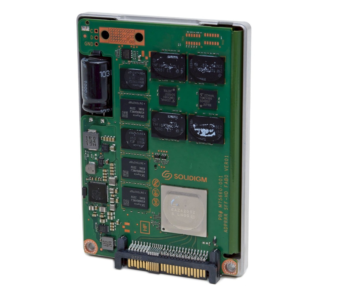 Solidigm D5-P5336 SSD Review: Monster 61TB Data Center Storage