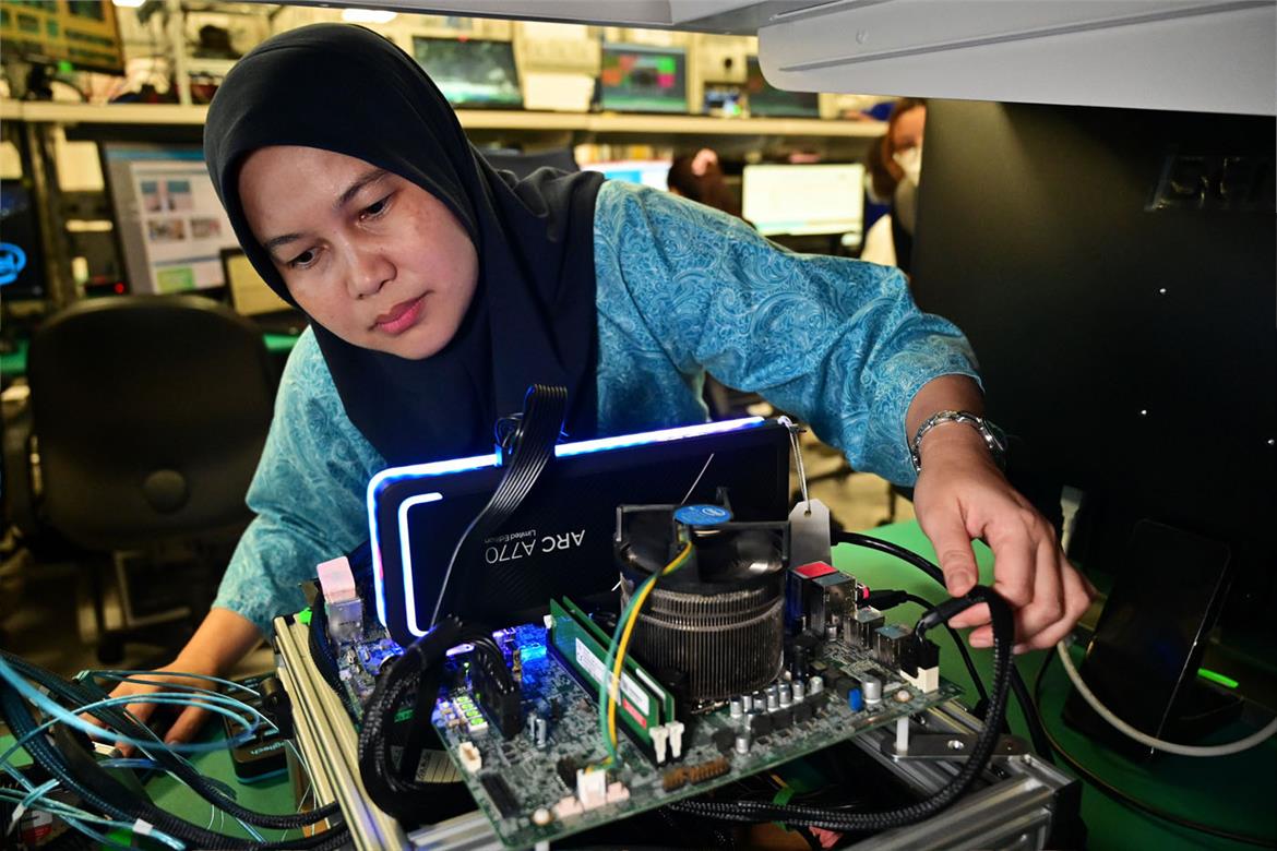 Intel Tech Tour Malaysia: Behind The Scenes Of Cutting-Edge Chip Manufacturing