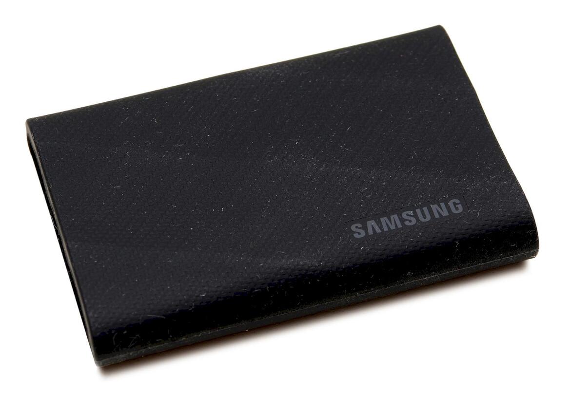 Samsung T9 Portable SSD Review: Rugged, Fast, Petite Storage