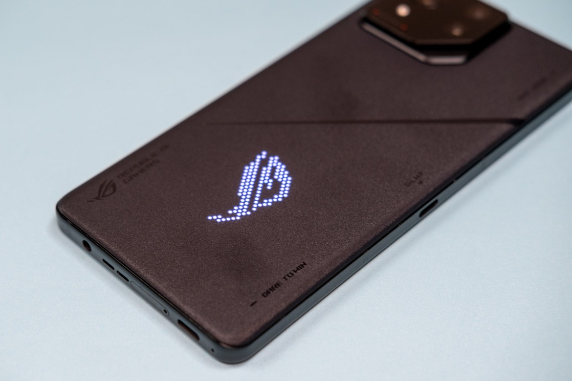 Asus ROG Phone 8 Pro Review: Snapdragon 8 Gen 3 For The Win