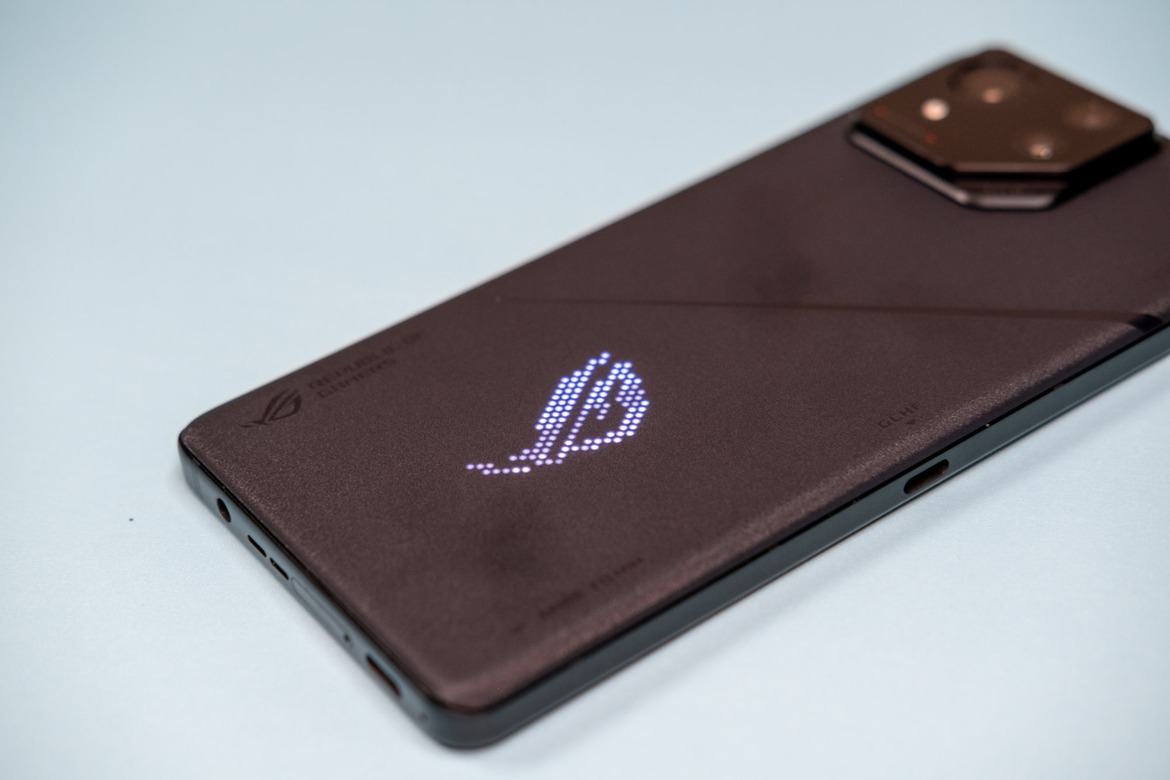 Asus ROG Phone 8 Pro Review: Snapdragon 8 Gen 3 For The Win