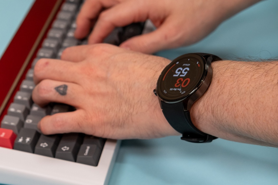 OnePlus Watch 2 Review: A Refined Wear OS Battery Life Titan