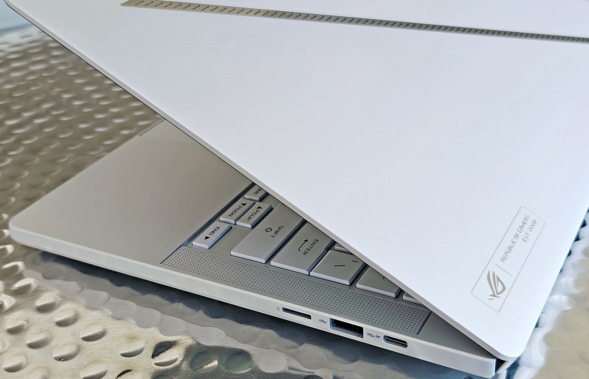 ASUS ROG Zephyrus G14 (2024) Gaming Laptop Review: Pretty And Powerful