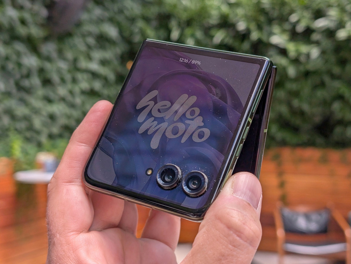 Motorola Razr+ And Razr (2024) Hands-On: Big Flip Phone Update, Same Price