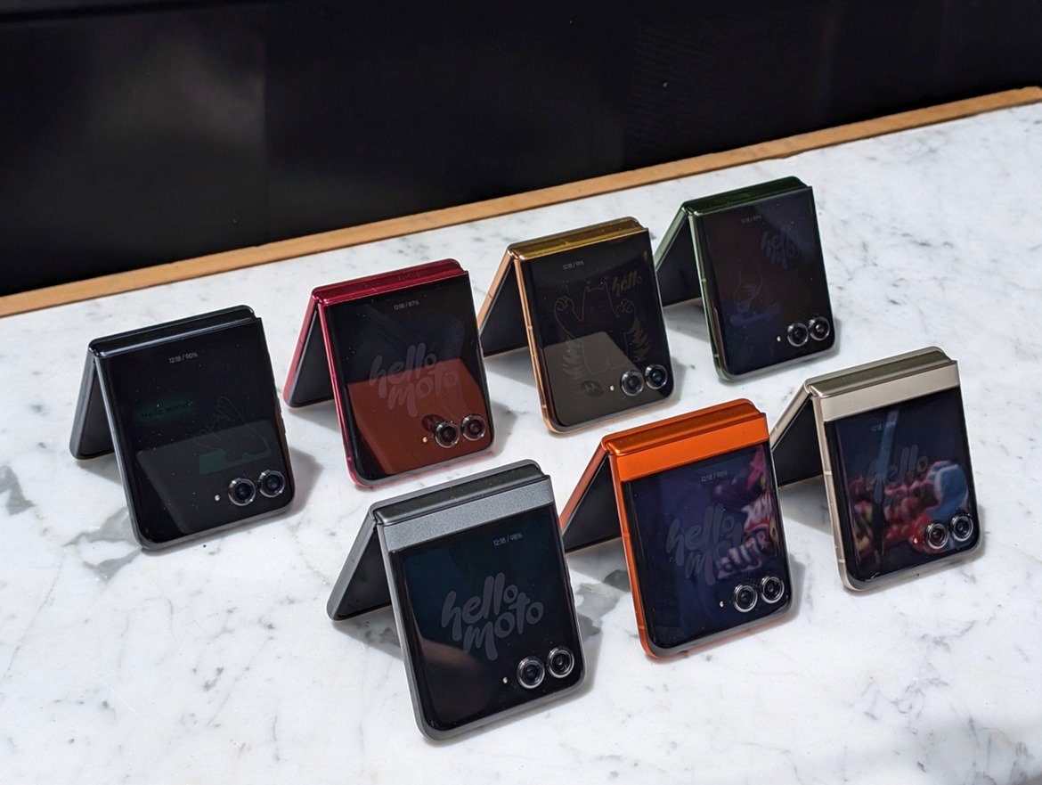 Motorola Razr+ And Razr (2024) Hands-On: Big Flip Phone Update, Same Price