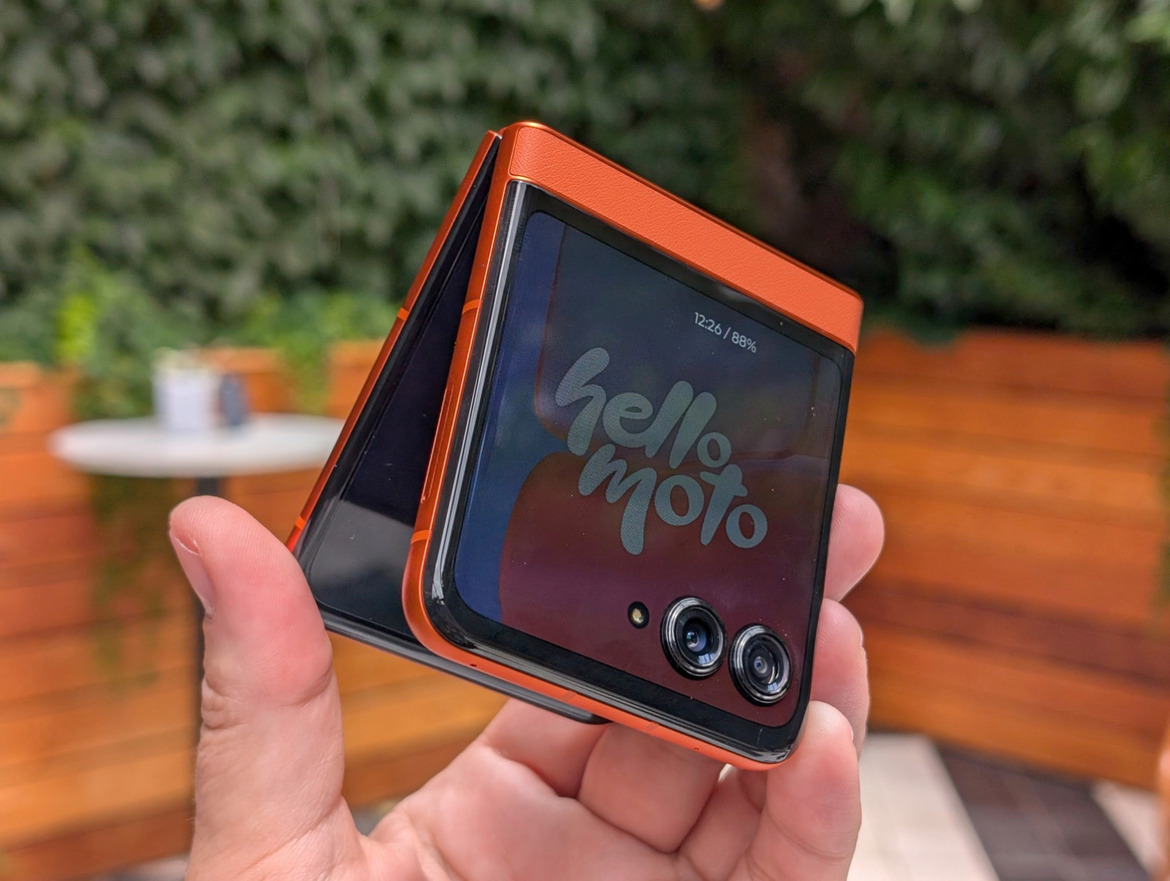 Motorola Razr+ And Razr (2024) Hands-On: Big Flip Phone Update, Same Price