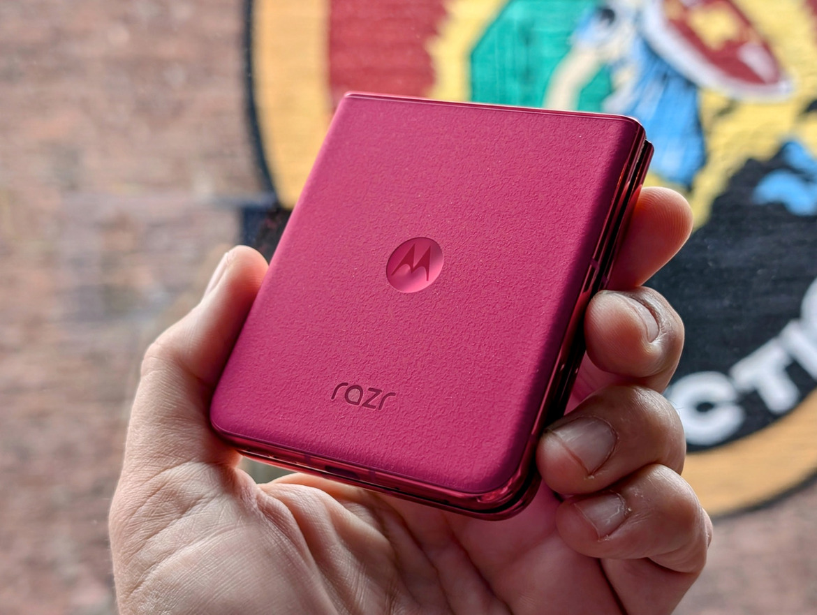 Motorola Razr+ And Razr (2024) Hands-On: Big Flip Phone Update, Same Price