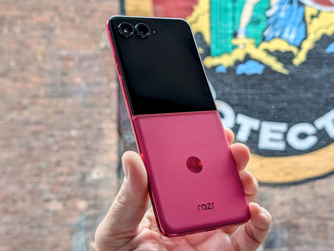 Motorola Razr+ And Razr (2024) Hands-On: Big Flip Phone Update, Same Price