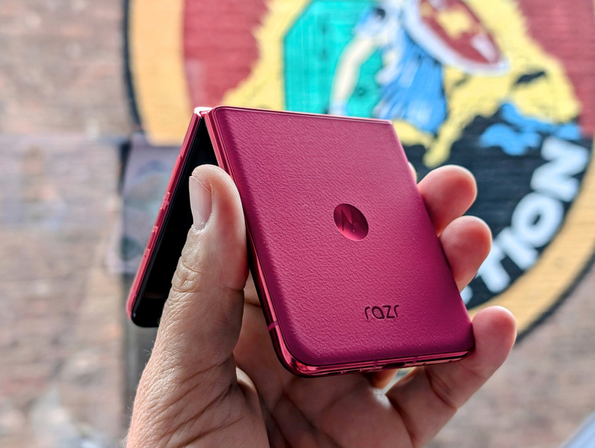 Motorola Razr+ And Razr (2024) Hands-On: Big Flip Phone Update, Same Price