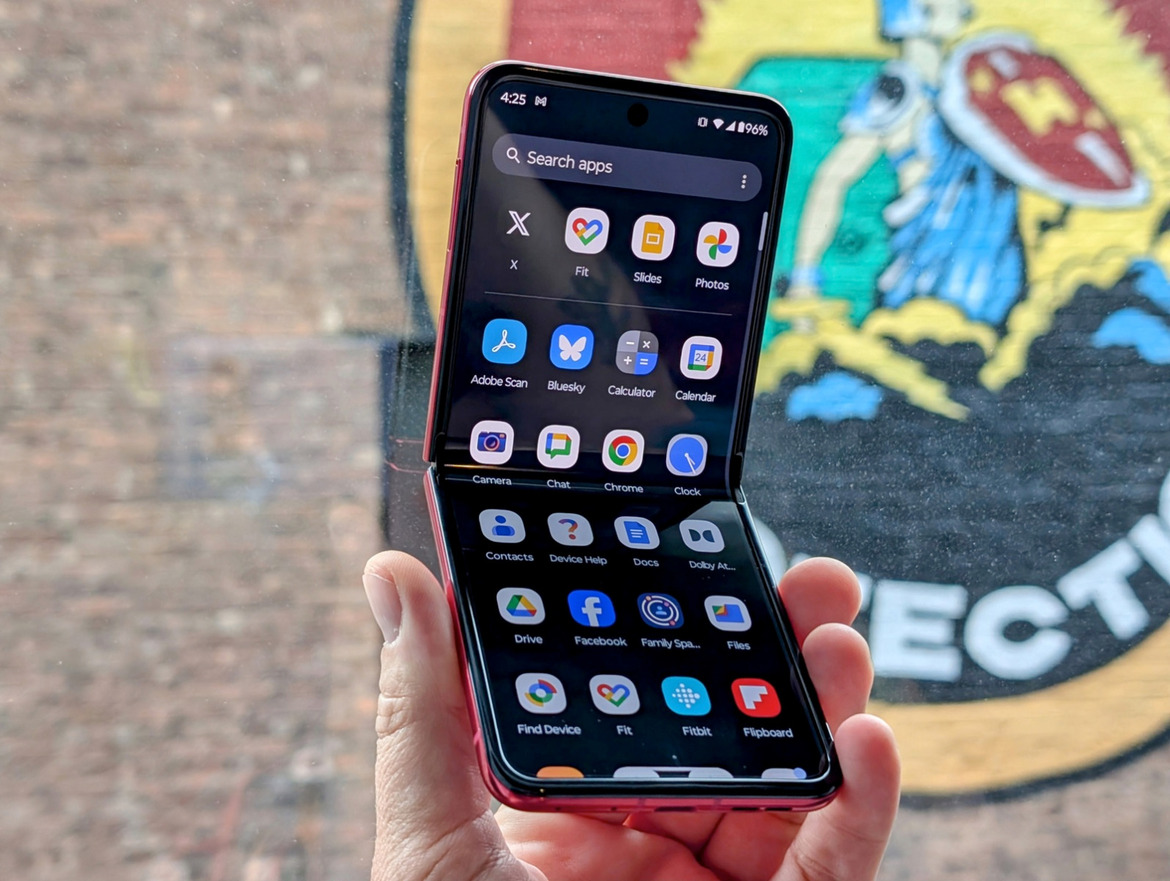 Motorola Razr+ And Razr (2024) Hands-On: Big Flip Phone Update, Same Price