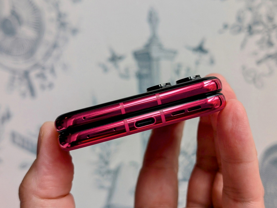 Motorola Razr+ And Razr (2024) Hands-On: Big Flip Phone Update, Same Price