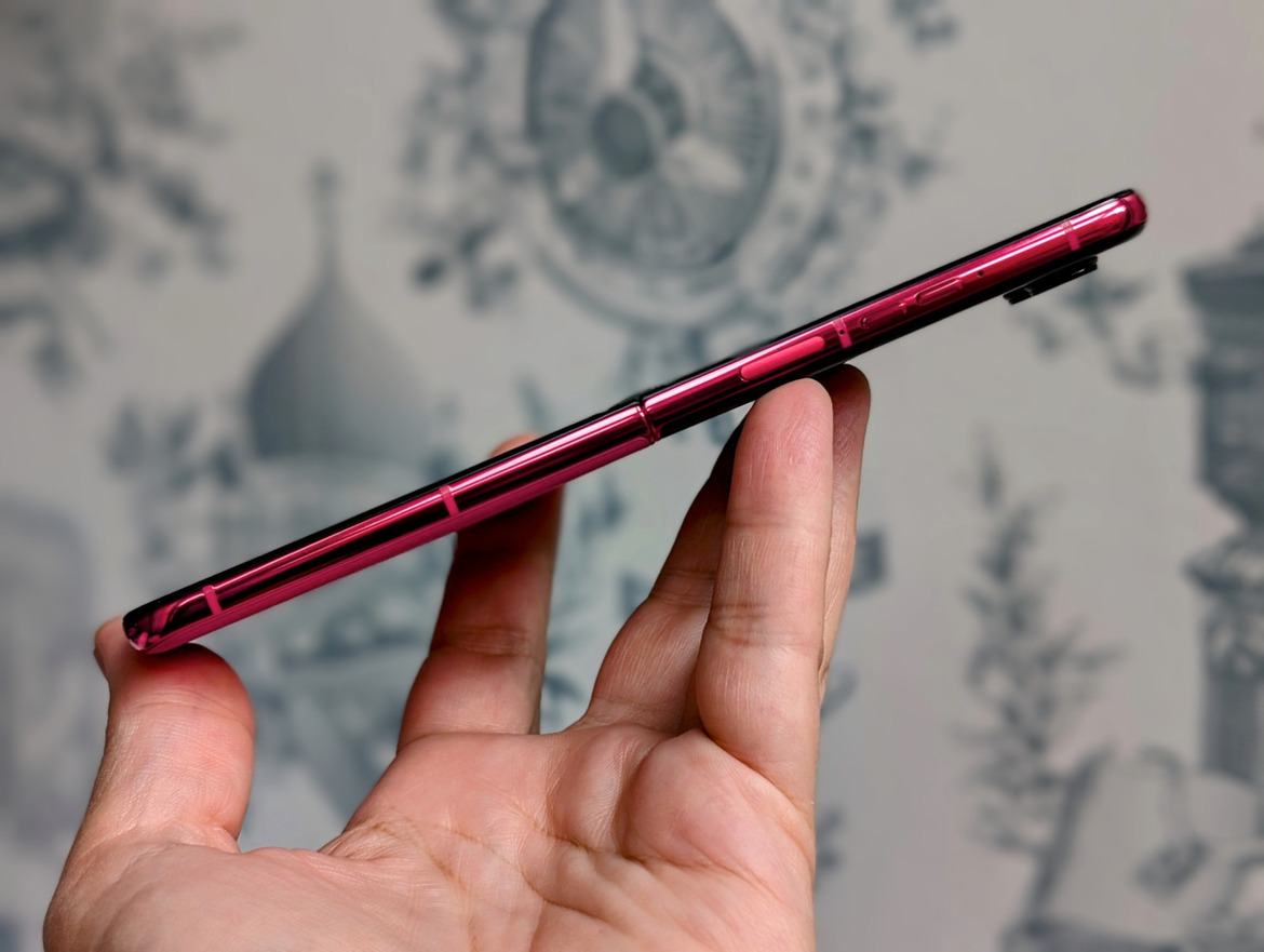 Motorola Razr+ And Razr (2024) Hands-On: Big Flip Phone Update, Same Price