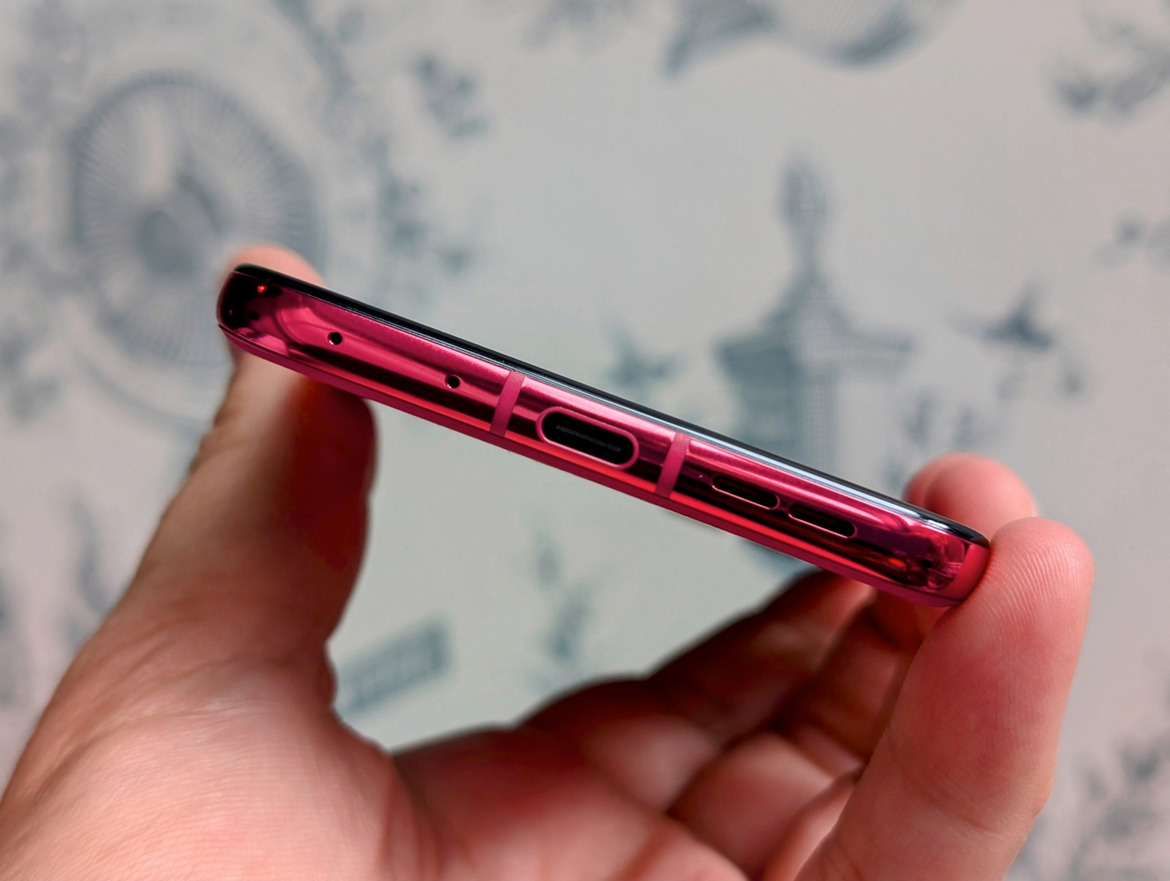 Motorola Razr+ And Razr (2024) Hands-On: Big Flip Phone Update, Same Price