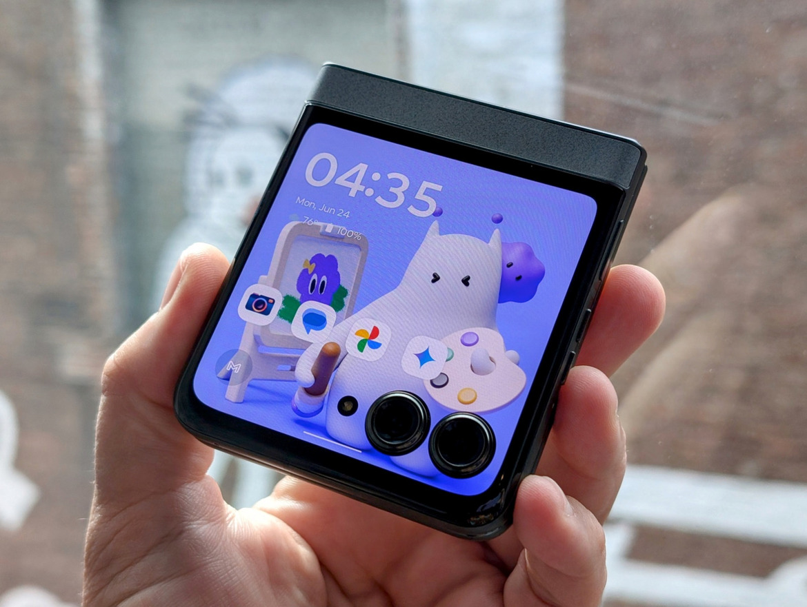 Motorola Razr+ And Razr (2024) Hands-On: Big Flip Phone Update, Same Price