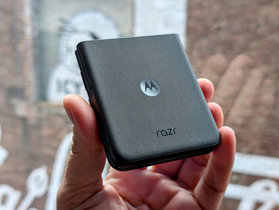 Motorola Razr+ And Razr (2024) Hands-On: Big Flip Phone Update, Same Price