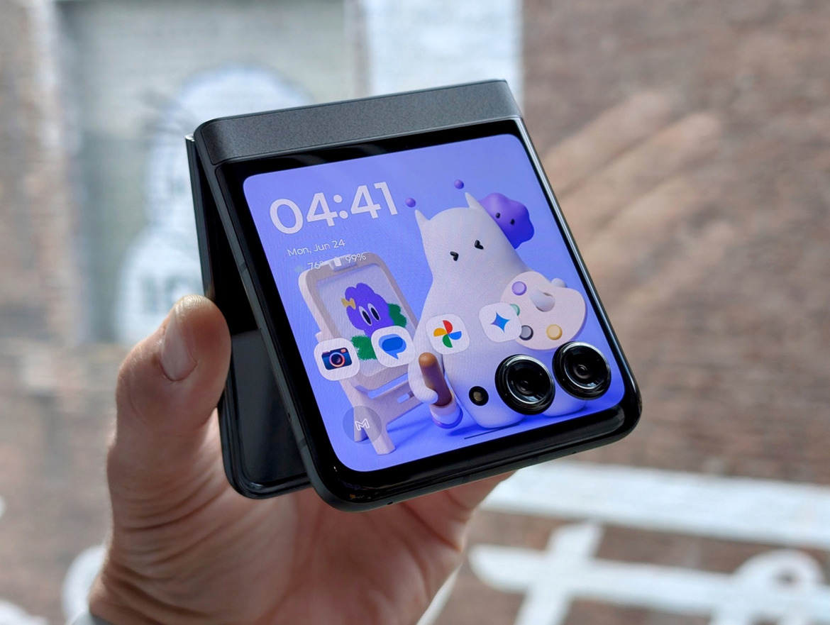 Motorola Razr+ And Razr (2024) Hands-On: Big Flip Phone Update, Same Price