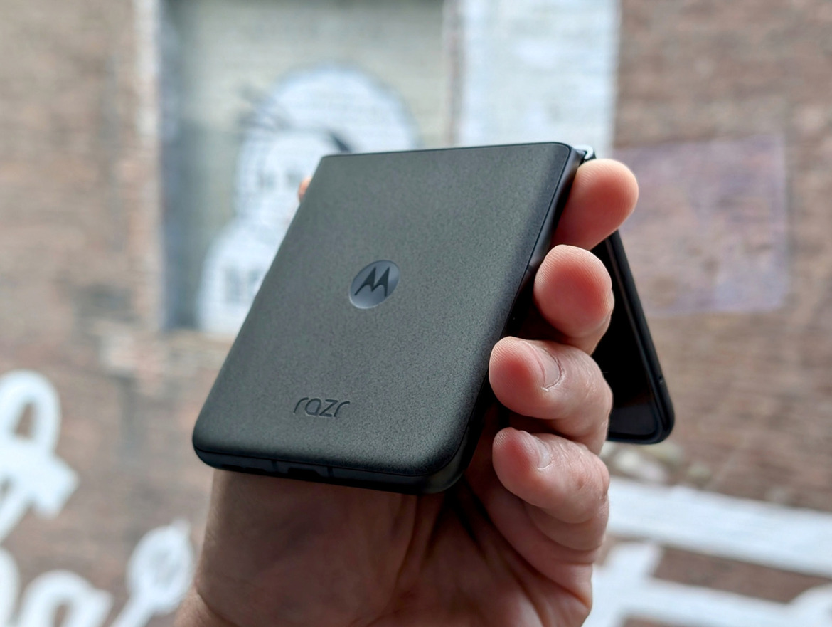 Motorola Razr+ And Razr (2024) Hands-On: Big Flip Phone Update, Same Price