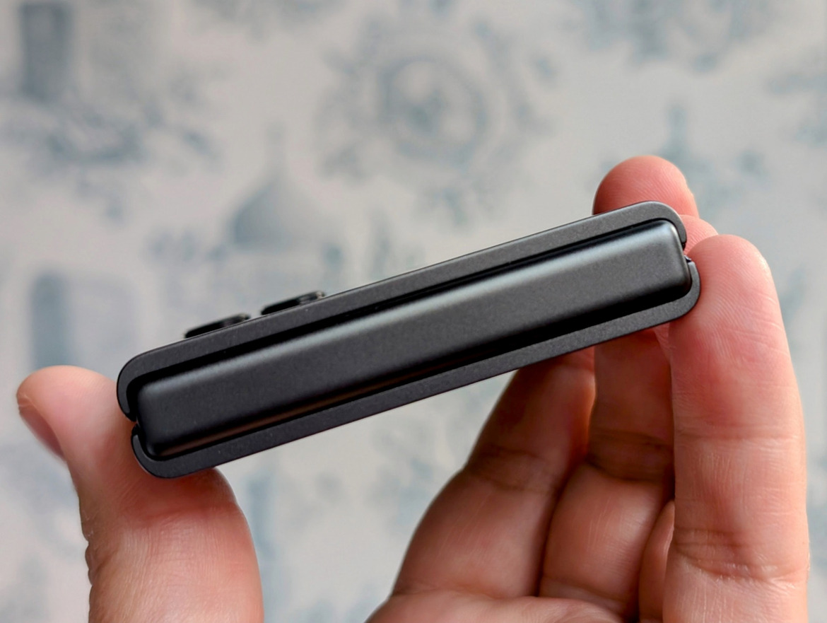 Motorola Razr+ And Razr (2024) Hands-On: Big Flip Phone Update, Same Price