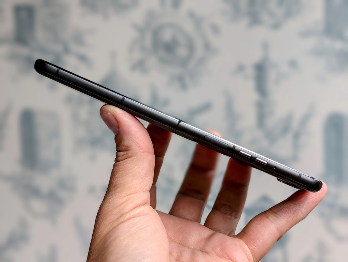 Motorola Razr+ And Razr (2024) Hands-On: Big Flip Phone Update, Same Price