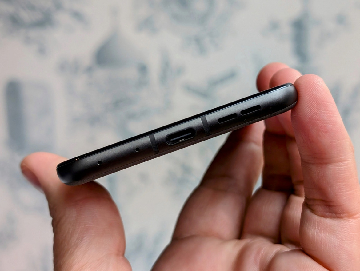 Motorola Razr+ And Razr (2024) Hands-On: Big Flip Phone Update, Same Price