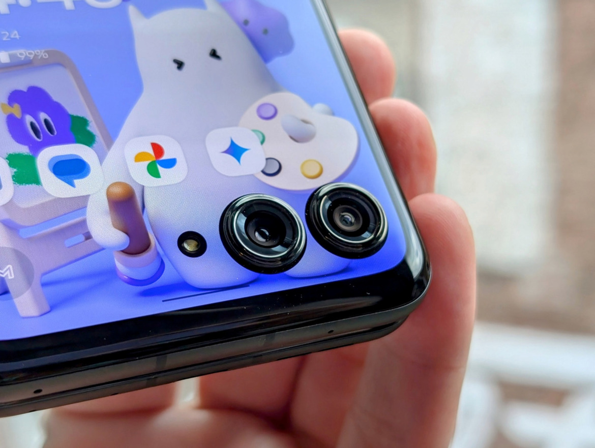 Motorola Razr+ And Razr (2024) Hands-On: Big Flip Phone Update, Same Price