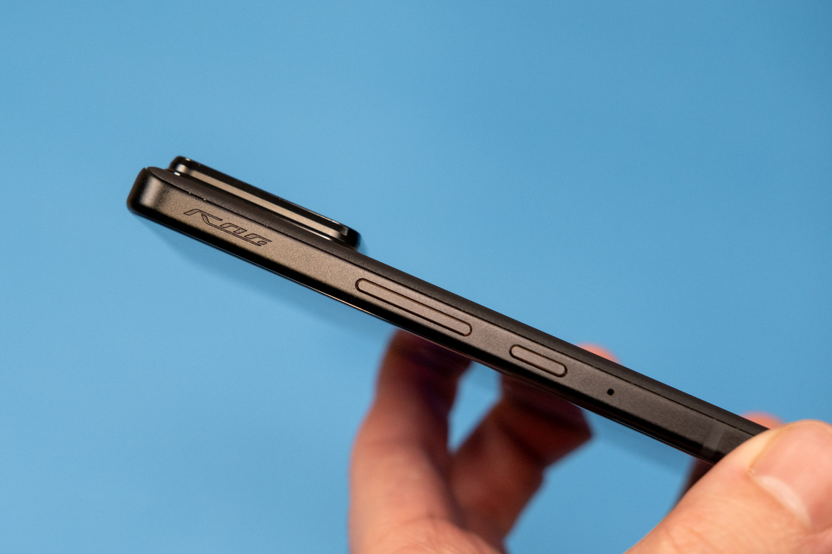 Asus ROG Phone 9 Pro Review: Snapdragon 8 Elite Mobile Gaming Unleashed